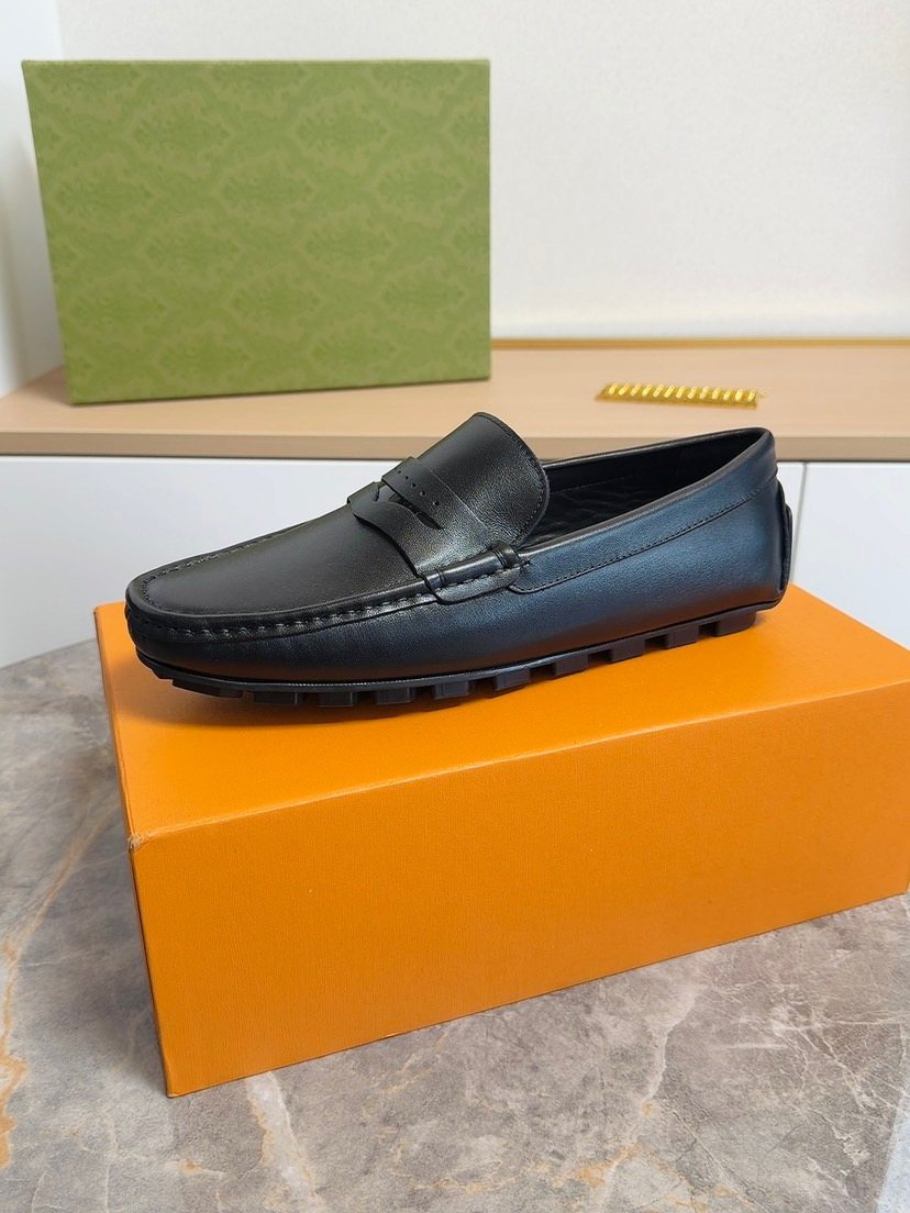 Louis Vuitton Men's Black Leather Lug Sole Loafers